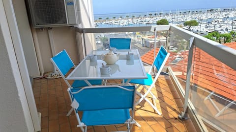 Natural landscape, Balcony/Terrace, Sea view