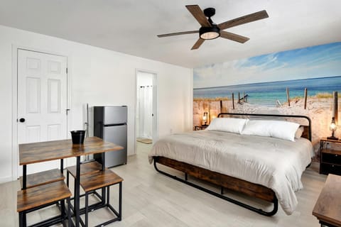 Cozy Studio Suite Near Beach w Kitchenette #11 Motel in Daytona Beach Shores