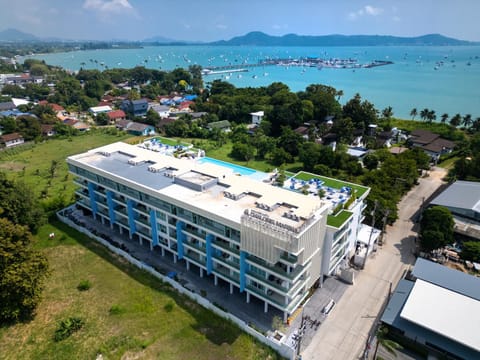 Property building, Day, Neighbourhood, Bird's eye view, Mountain view, Sea view, Swimming pool