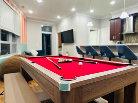 Billiard, Game Room