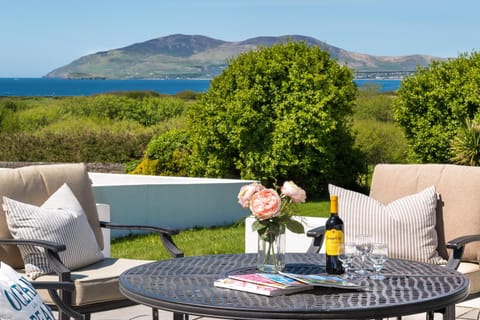 Patio, Natural landscape, Garden, View (from property/room), Seating area, Mountain view, Sea view
