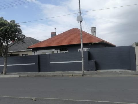 Exotica Central guest house Bed and Breakfast in Cape Town