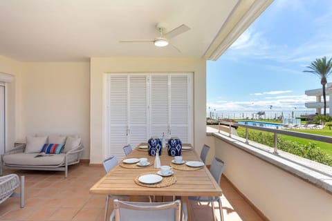 Patio, Natural landscape, View (from property/room), Balcony/Terrace, Living room, Seating area, Dining area, Sea view