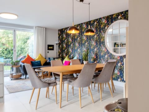 Living room, Seating area, Dining area, Garden view