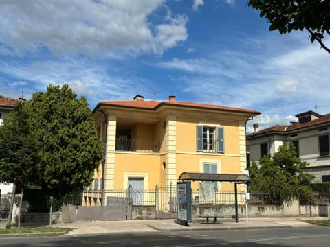 The Modern Solferino House Apartment in Capannori