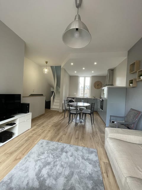 TV and multimedia, Living room, Dining area