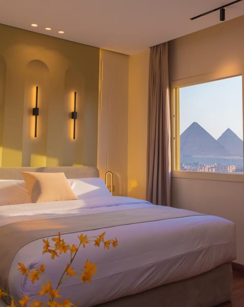 Nearby landmark, Bed, Natural landscape, Photo of the whole room, Landmark view