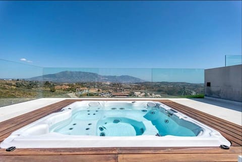 Hot Tub, Spa and wellness centre/facilities, Mountain view