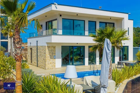 Property building, Facade/entrance, Off site