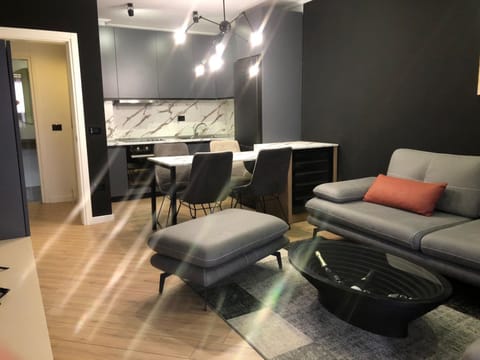Kitchen or kitchenette, Living room, Seating area, Dining area
