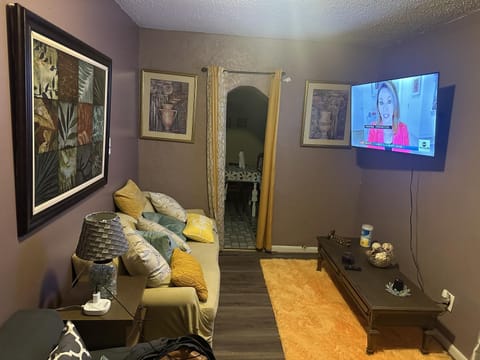 TV and multimedia, Living room, Evening entertainment