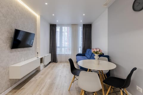 TV and multimedia, Seating area, Dining area