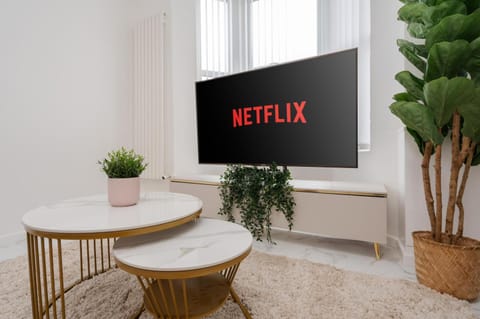 Liverpool Luxe Retreat 3 Bedroom House Next to Everton Stadium Apartment in Liverpool