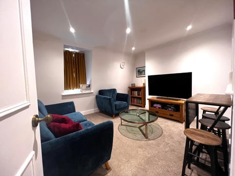 TV and multimedia, Living room, Seating area, Dining area, Evening entertainment