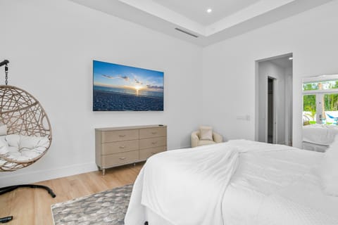 Diamond Blue Beach Home House in North Naples