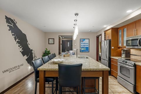 Stylish Family Condo at Beachfront Resort Apartment hotel in Parksville