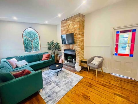 Communal lounge/ TV room, TV and multimedia, Seating area