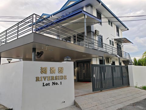 Property building, Day