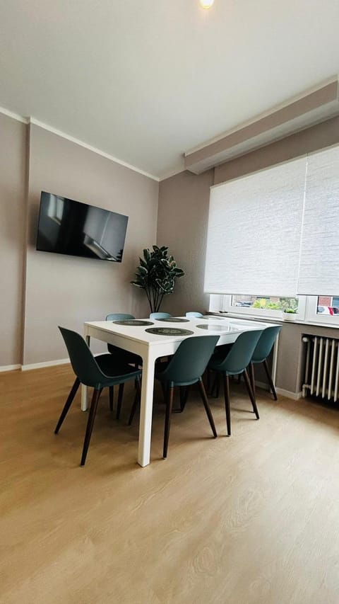 Communal lounge/ TV room, TV and multimedia, Dining area, Evening entertainment