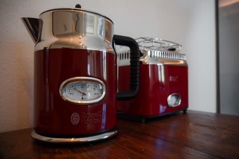 Coffee/tea facilities, toaster