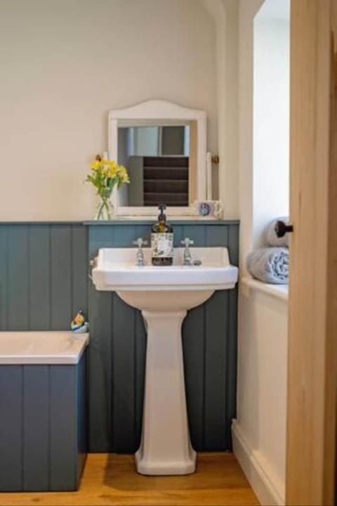 A hidden gem in the centre of town - sleeps 7 House in Tetbury