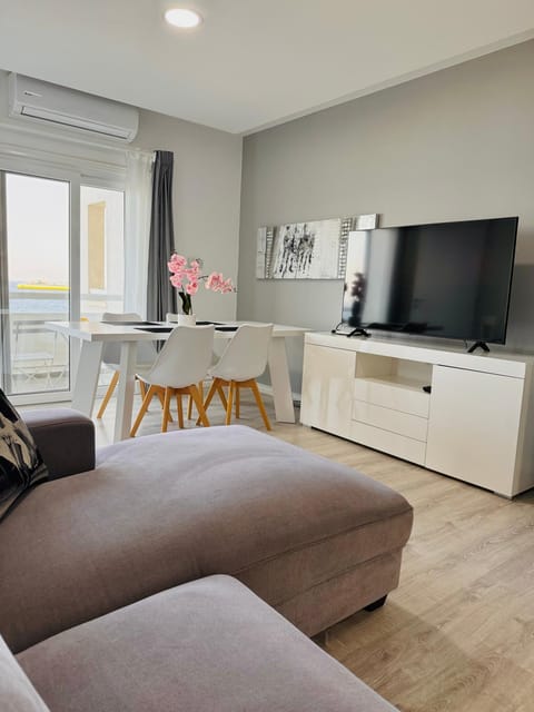 TV and multimedia, Living room, Dining area, Evening entertainment, Sea view