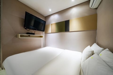 Bed, TV and multimedia, Bedroom, air conditioner
