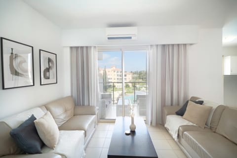 Living room, Seating area, Dining area, air conditioner