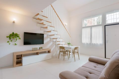 Communal lounge/ TV room, TV and multimedia, Living room, Seating area