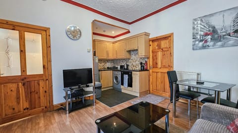 Communal lounge/ TV room, TV and multimedia, Living room, Seating area