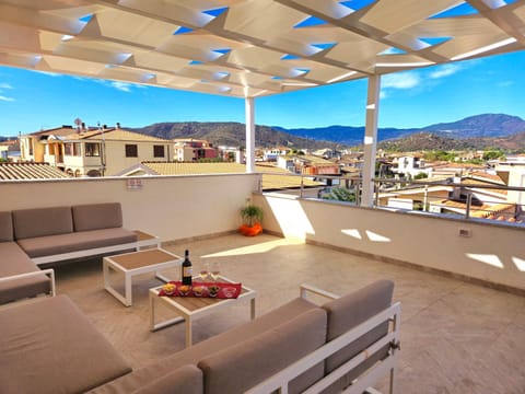 Patio, Day, Natural landscape, View (from property/room), Balcony/Terrace, Seating area, Mountain view