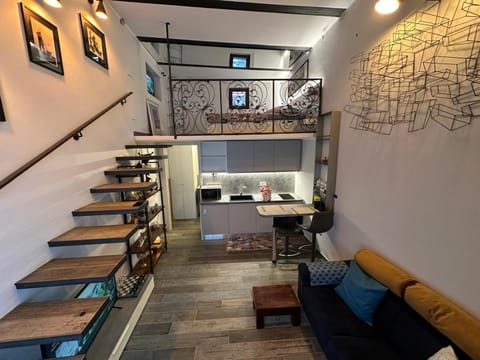 Kitchen or kitchenette, Seating area
