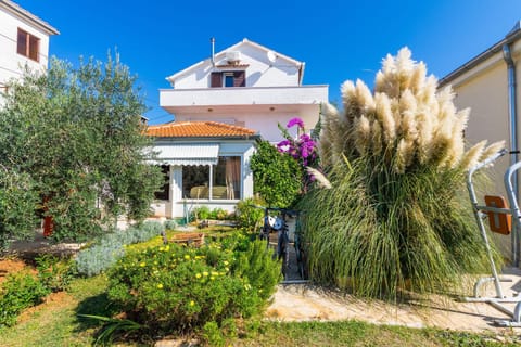 Property building, Off site, Garden