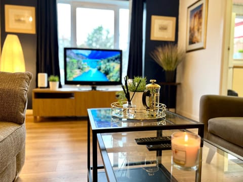 Communal lounge/ TV room, TV and multimedia, Living room, Dining area