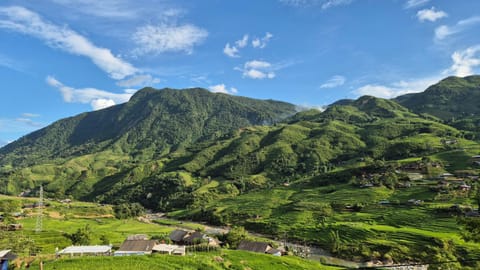 Nearby landmark, Spring, Day, Natural landscape, Mountain view