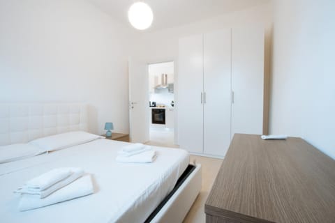 Bed, Kitchen or kitchenette, Photo of the whole room, Bedroom, towels