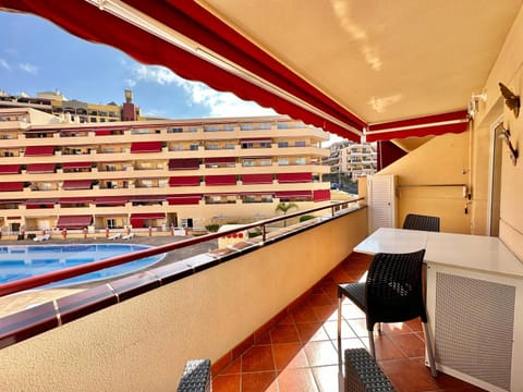 Balcony/Terrace, Dining area, Pool view