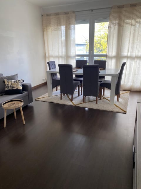 Appartement de 52 m ,lumineux et spacieux Apartment in Île-de-France