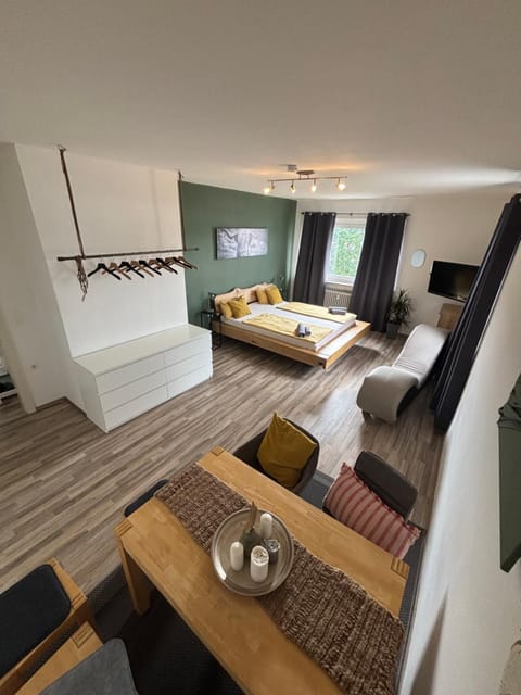 TV and multimedia, Seating area, Bedroom