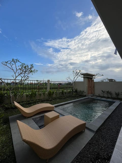 Patio, Day, Natural landscape, View (from property/room), Balcony/Terrace, Pool view, Swimming pool, sunbed