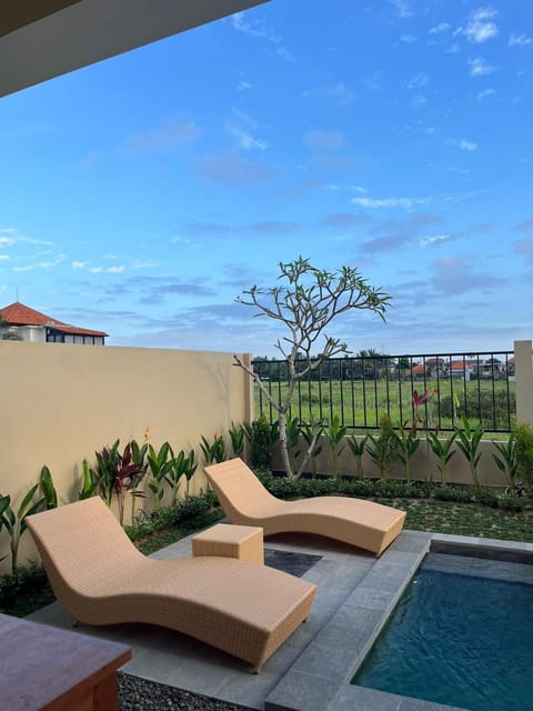 Patio, Day, Garden, View (from property/room), Garden view, Pool view, Swimming pool, sunbed