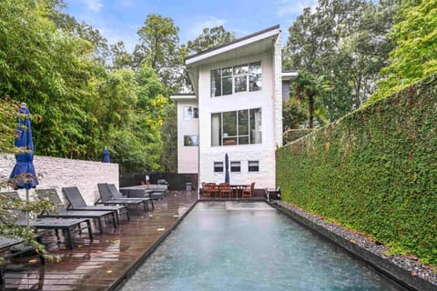 Luna De Lenox House in North Druid Hills