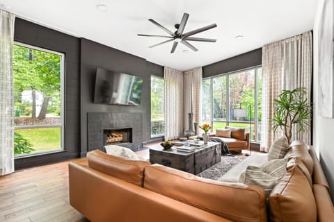 Luna De Lenox House in North Druid Hills