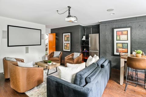 Luna De Lenox House in North Druid Hills