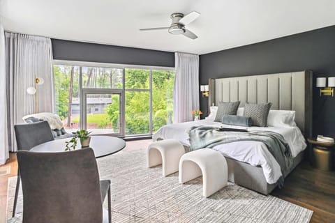 Luna De Lenox House in North Druid Hills