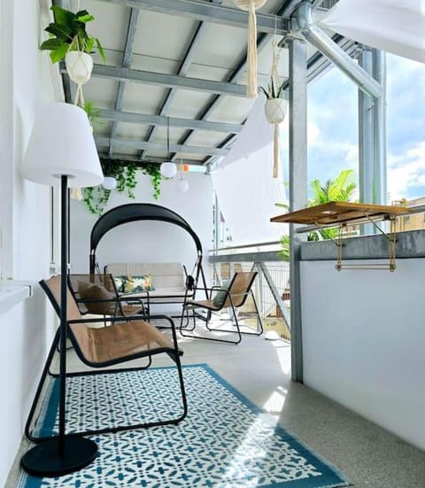 Urban Jungle Riesiger Balkon Parken Arbeitsplatz Apartment in Offenbach