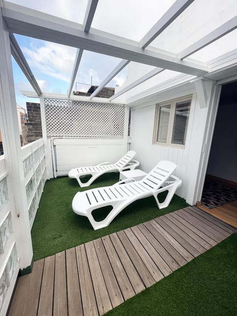 Balcony/Terrace, sunbed