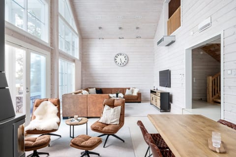 TV and multimedia, Living room, Seating area, Dining area