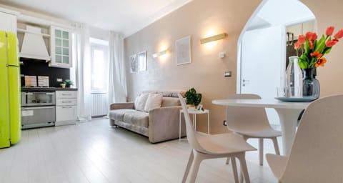 Kitchen or kitchenette, Living room, Dining area