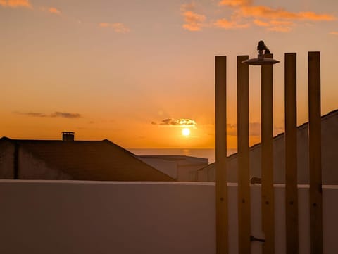 Shower, View (from property/room), Balcony/Terrace, Sunset